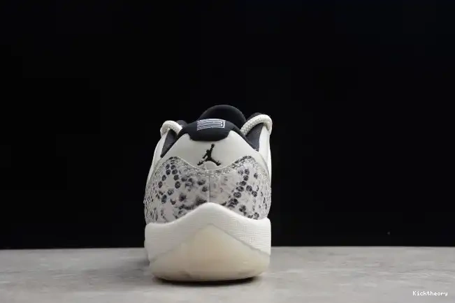 Kick Theory Jordan Bone Air Snake Light SE 11 CD6846-002 Low 0531